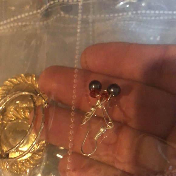 45 pair of earrings with a travel seperator booklet included - Picture 14 of 17